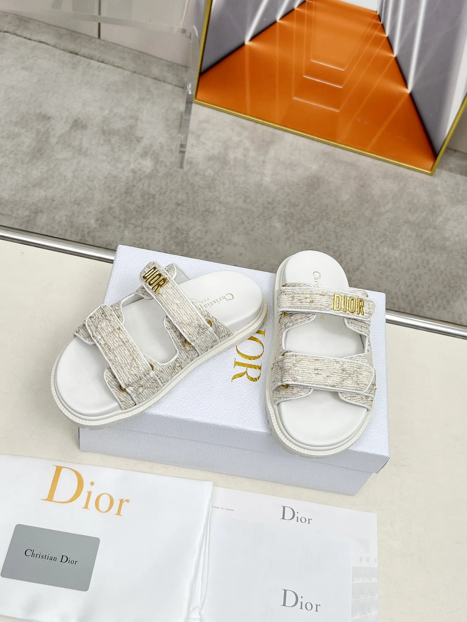👟👟Ex-factory price 480👟👟Dior👏👏New classic style. 🔥Purchasing-level qualityThick-soled slippers popular in foreign counters. Upper➕Inner: original customized material, original mold opening of sole 1.1 (lightweight, code number 35-40 (41/42 can be customized)